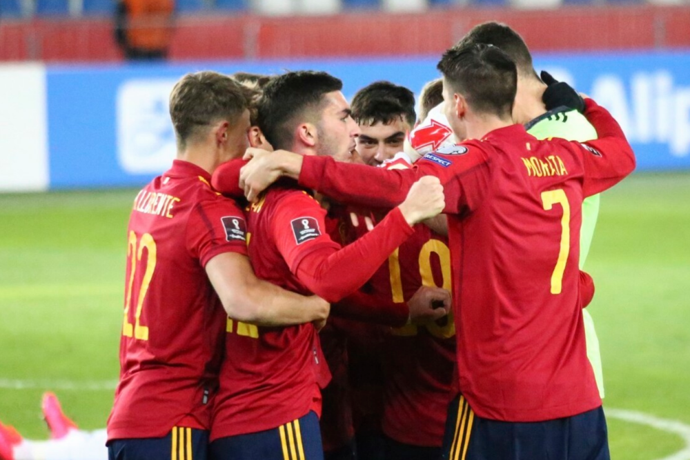 米兰体育官网- 萨勒尼塔纳奇迹逆转，四球落后扳平比分  