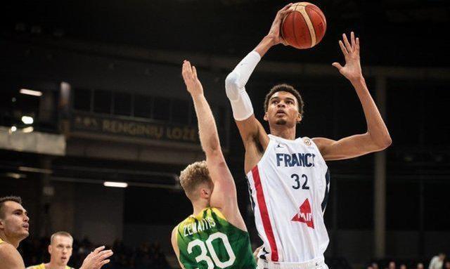 ac米兰- 文班亚马首秀惊艳，马刺主场门票售罄创纪录  